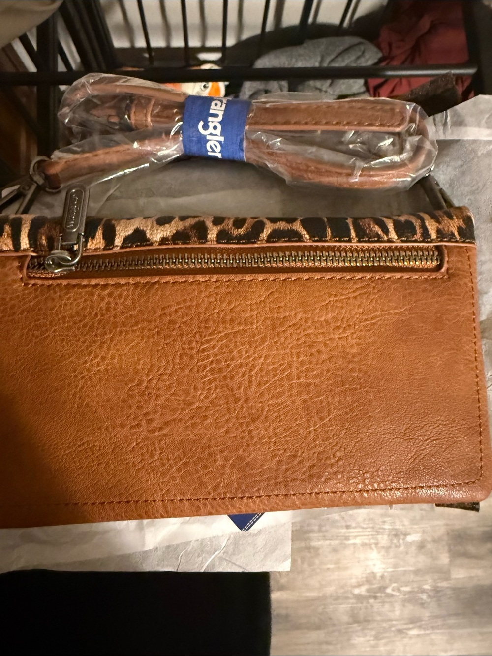 Wrangler Leopard Print Crossbody Bag in Brown and Black with Tan Strap - Picture 4 of 5